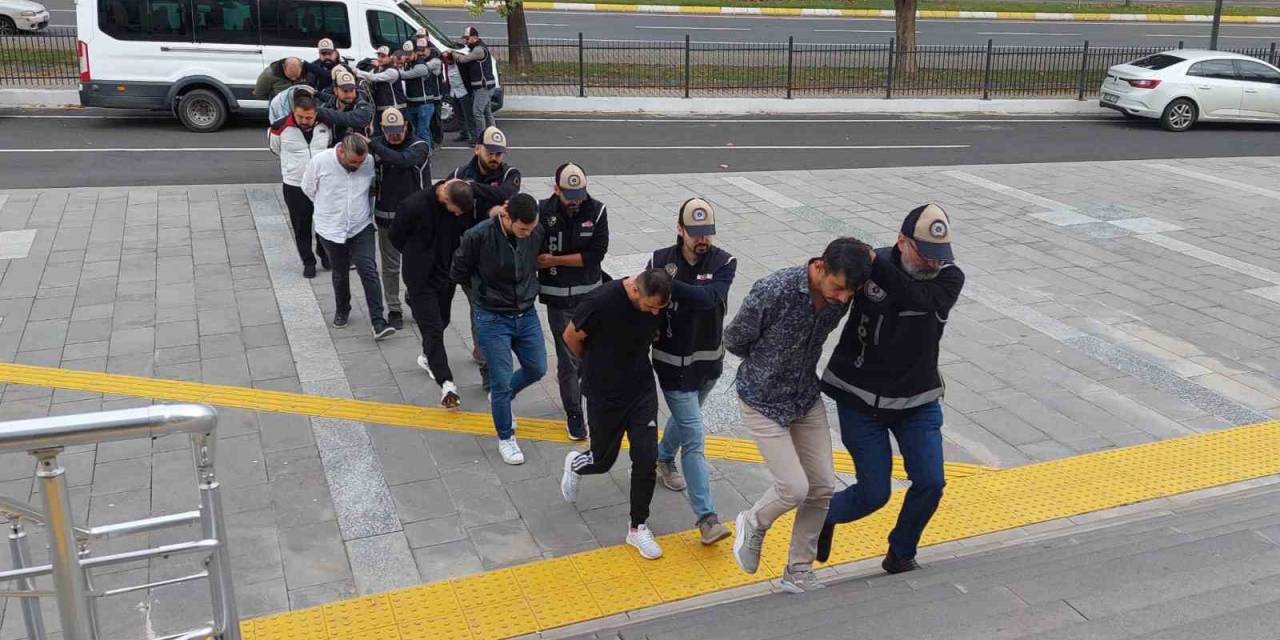 Kafes Operasyonunda 8 Kişi Tutuklandı