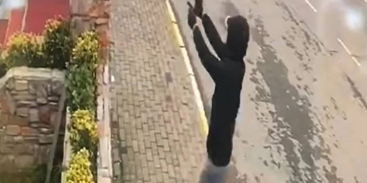 Küçükçekmece’de Restorana Düzenlenen Silahlı Saldırının Görüntüsü Ortaya Çıktı