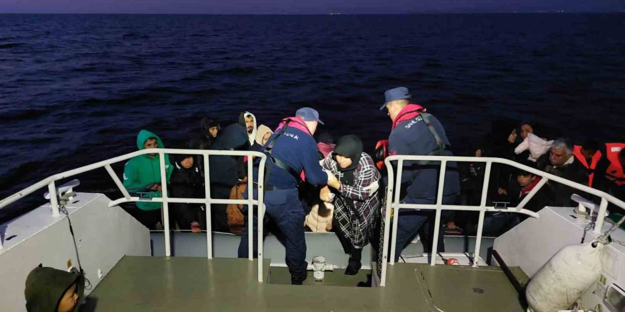 Ayvalık Açıklarında 49 Düzensiz Göçmen Kurtarıldı
