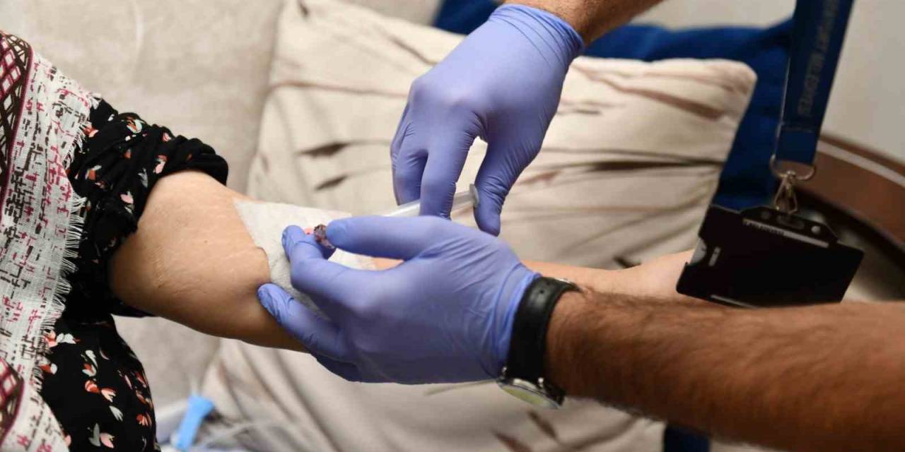 Esenyurt Belediyesi; Evde Sağlık Hizmeti İle Komşularının Yanında