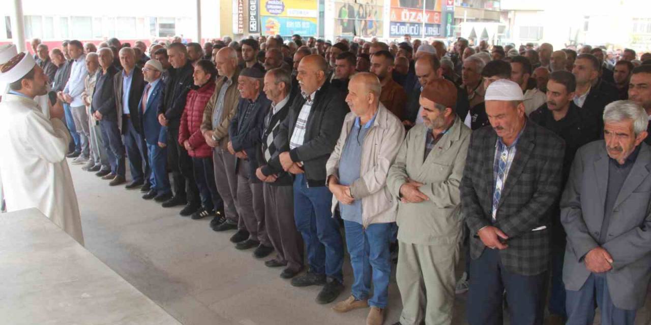 Filistin’de Hayatını Kaybedenler İçin Gıyabi Cenaze Namazı Kılındı