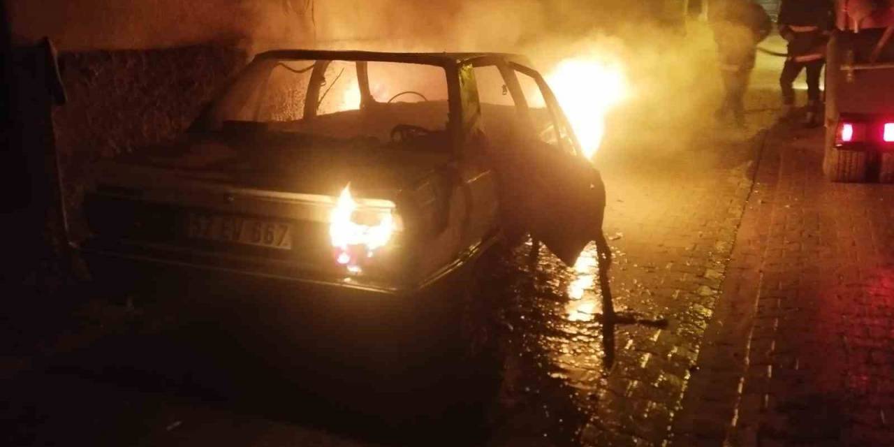 Şanlıurfa’da Otomobil Alev Alev Yandı