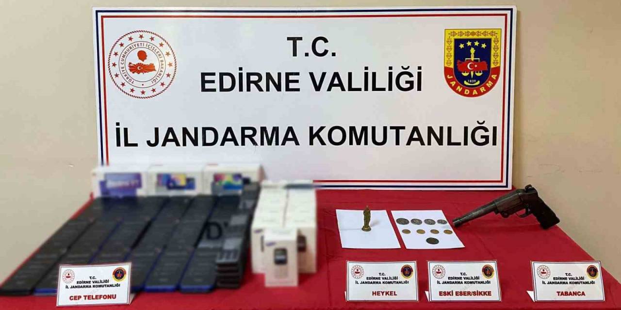 Jandarmanın Ev Aramasında Tarihi Eser Ve Kaçak Cep Telefonu Ele Geçirildi