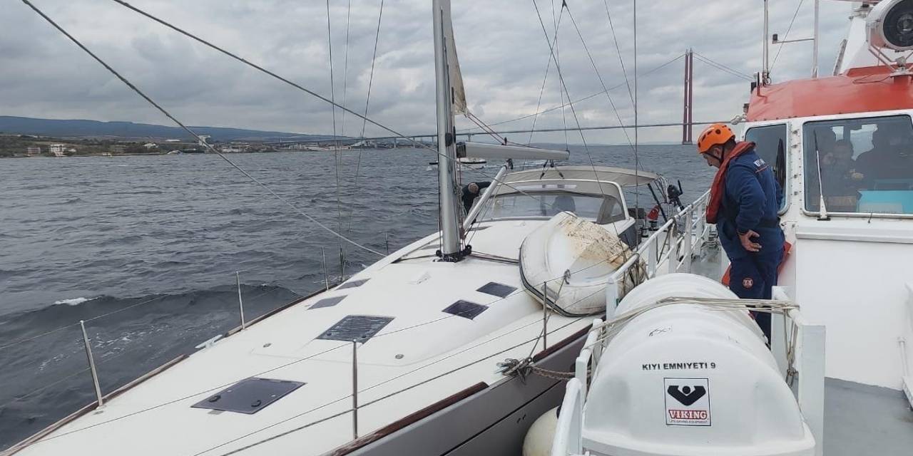 Çanakkale Boğazı’nda Sürüklenen Tekne Kurtarıldı
