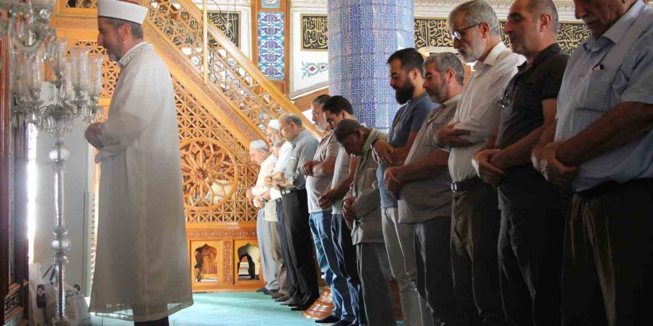 Mersin’de Hayatını Kaybeden Filistinliler İçin Gıyabı Cenaze Namazı Kılındı