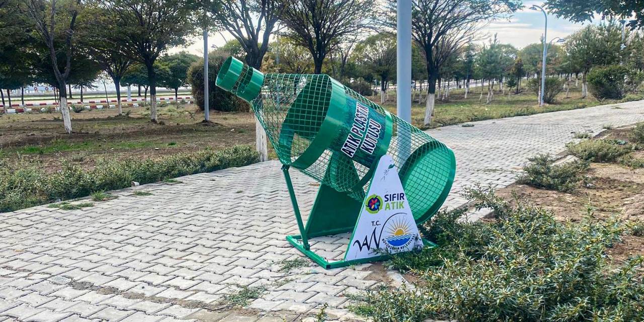 Erciş Ve Gevaş İlçelerine Atık Plastik Kutuları Bırakıldı