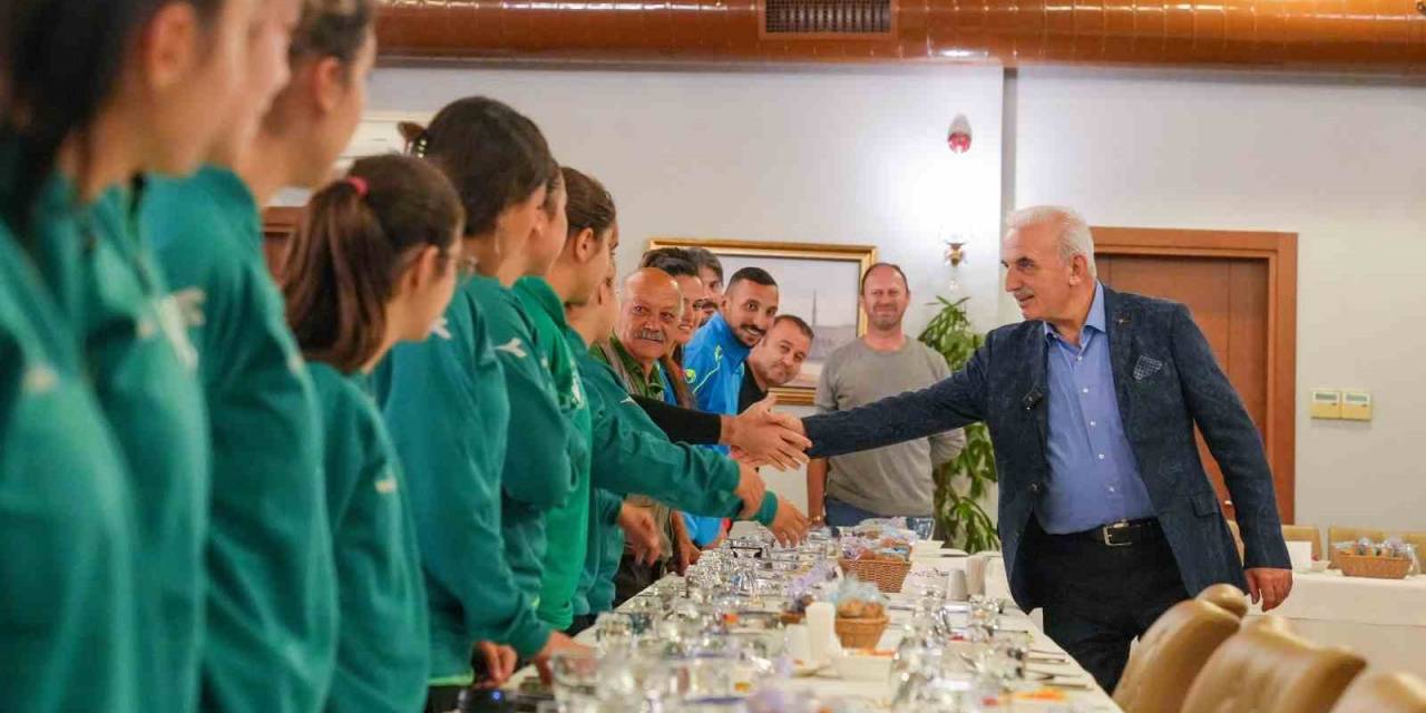Başkan İsmet Yıldırım: "İyi Ki Ümraniye’de Spor Var, İyi Ki Ümraniye’de Genç Var"