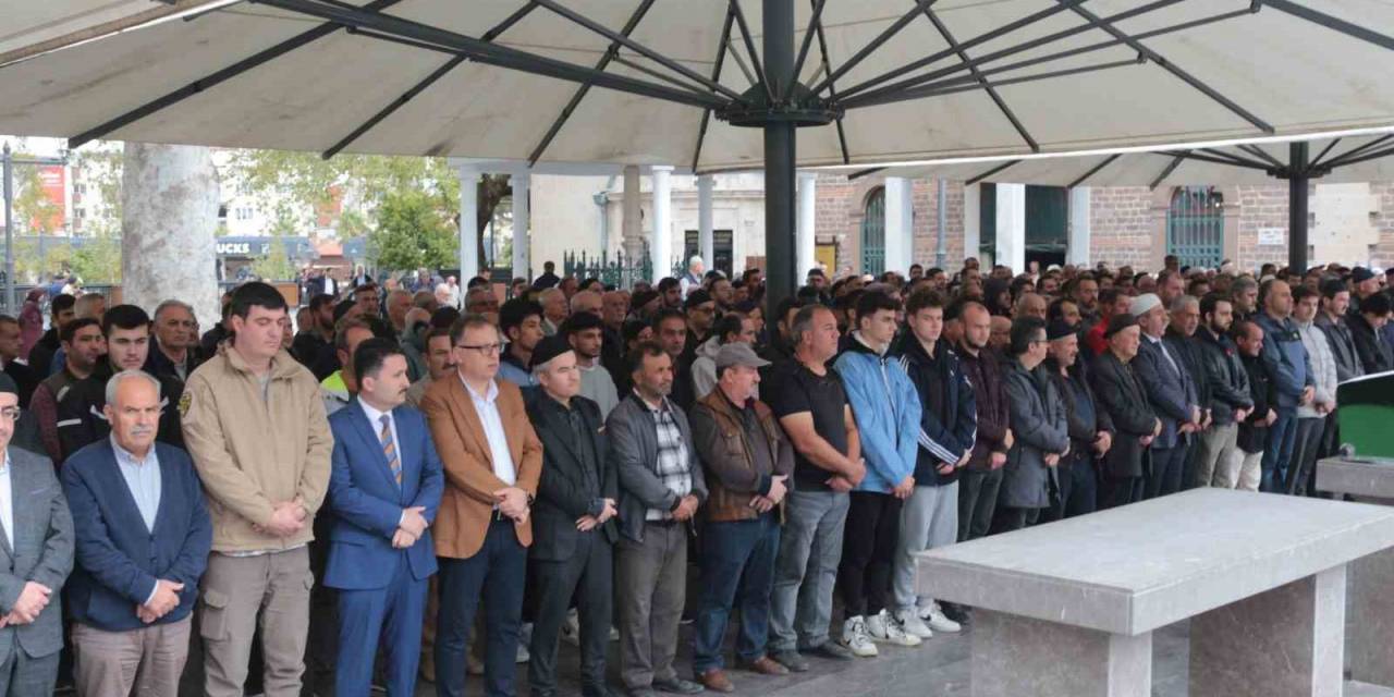 Filistinli Şehitler İçin Gıyabi Cenaze Namazı Kılındı