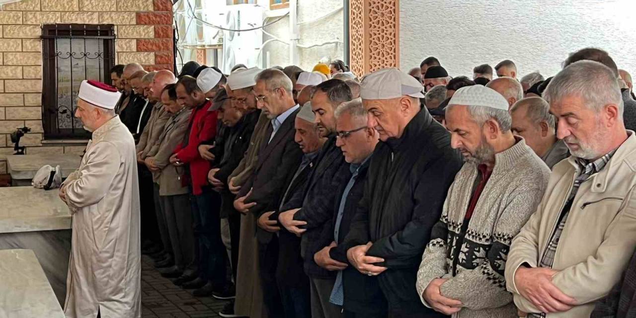 Yalova’da İsrail’in Saldırılarında Ölen Filistinliler İçin Gıyabi Cenaze Namazı