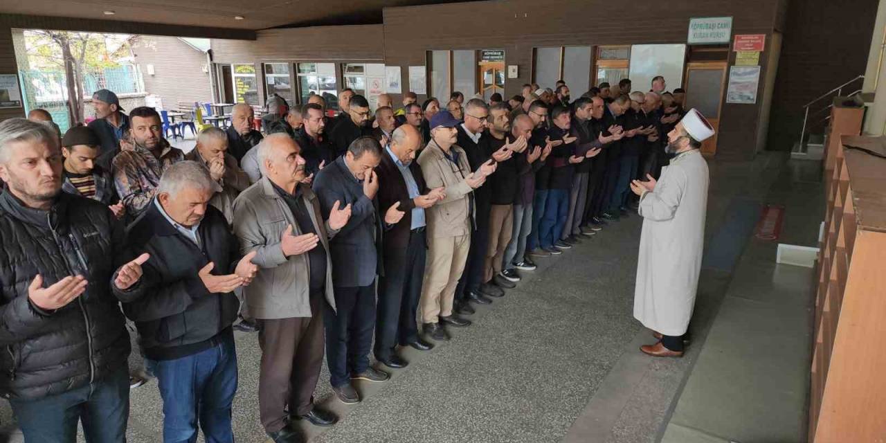 Gazze’de Hayatını Kaybedenler İçin Gıyabi Cenaze Namazı Kılındı