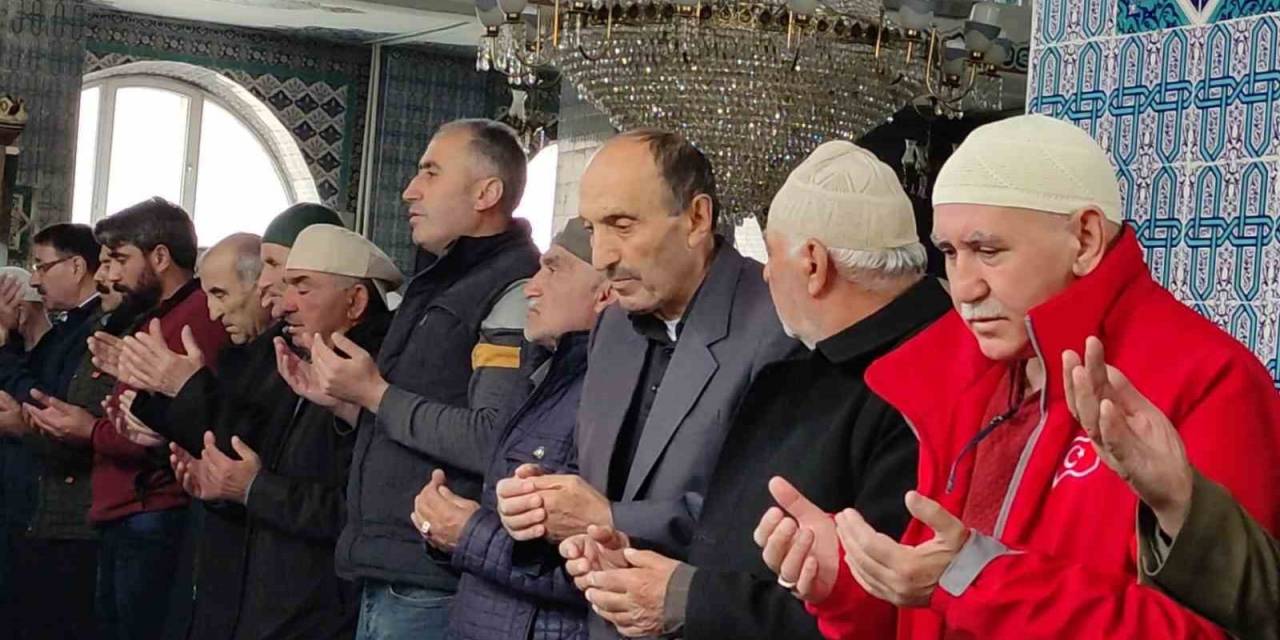 Ardahan’da İsrail’in Gazze’deki Hastaneye Saldırısı Protesto Edildi