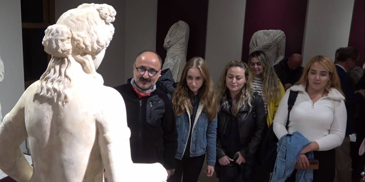 Su Perisi Heykeli Değil Afrodit Heykeli Olduğu Ortaya Çıktı