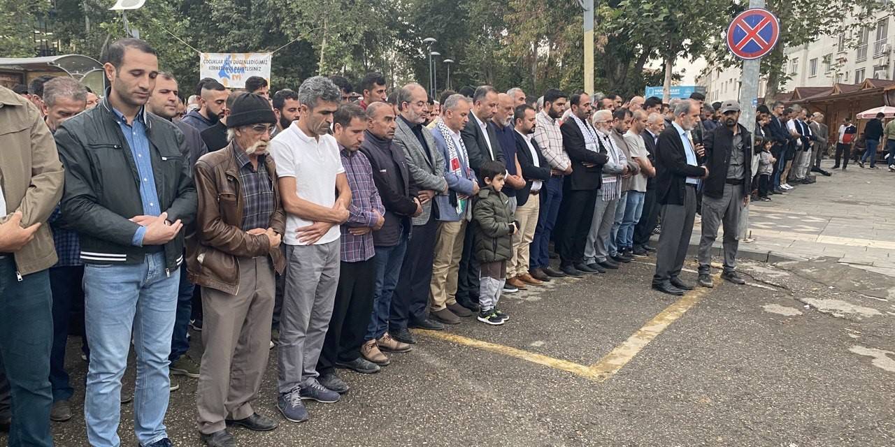 Stk’lar Filistin’de Hayatını Kaybedenler İçin Gıyabi Cenaze Namazı Kıldı