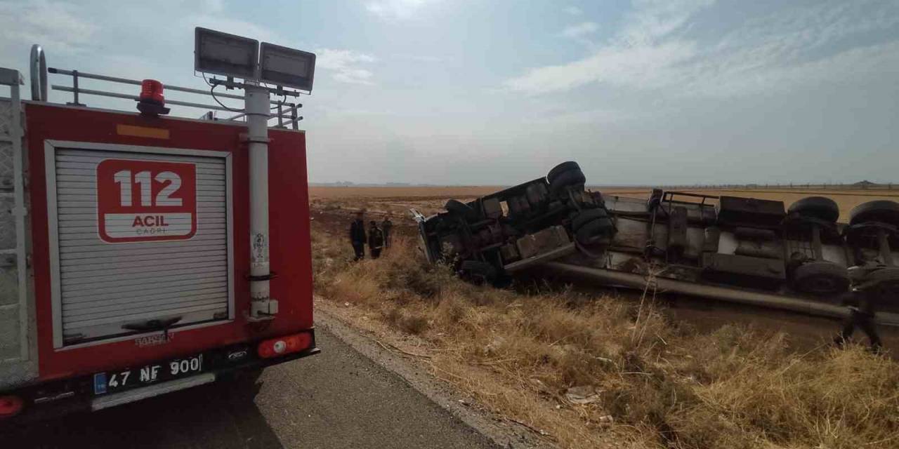 Mardin’de Zeytinyağı Yüklü Tır Devrildi: 1 Yaralı
