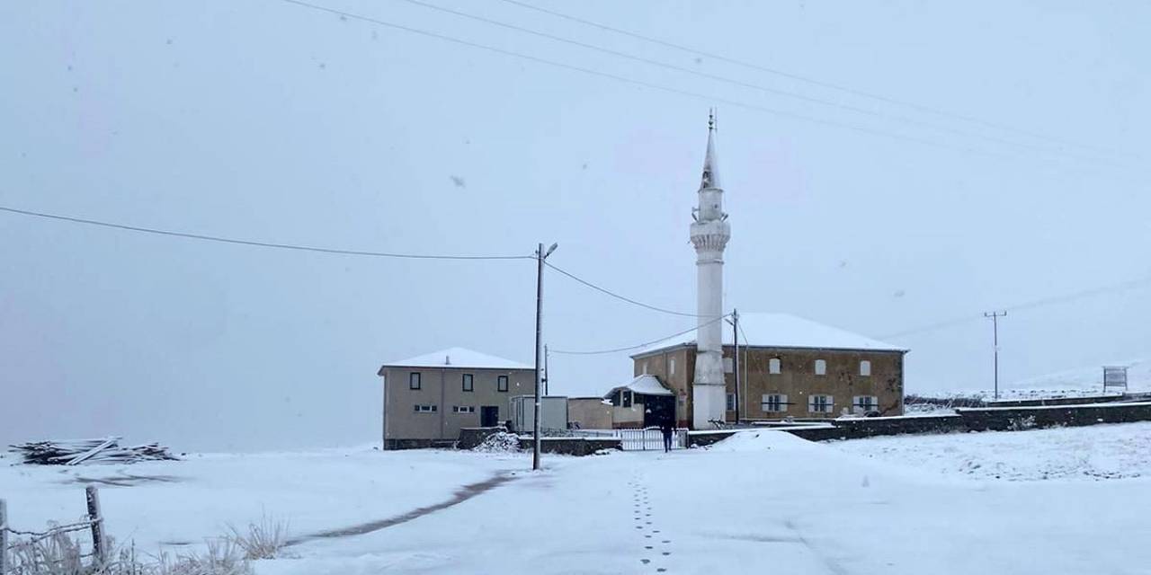 Gümüşhane’nin Yüksekleri Beyaza Büründü