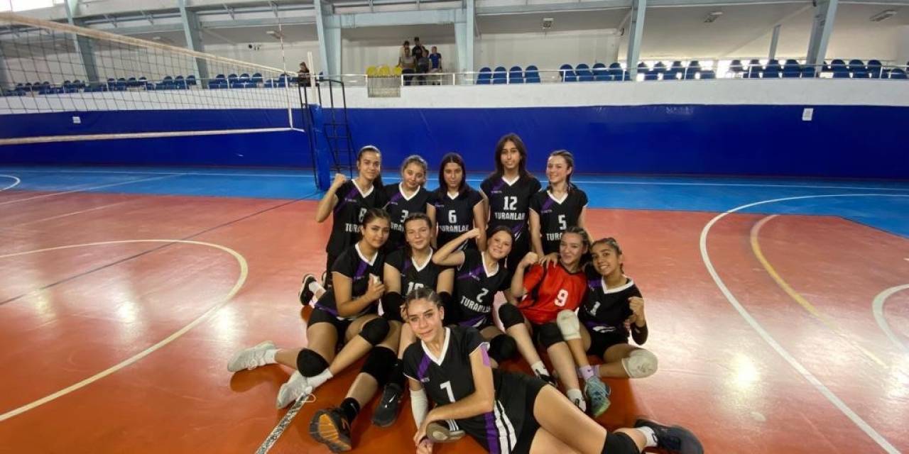 Naip Hüseyin Anadolu Lisesi Voleybolda İlçe Şampiyonu Oldu
