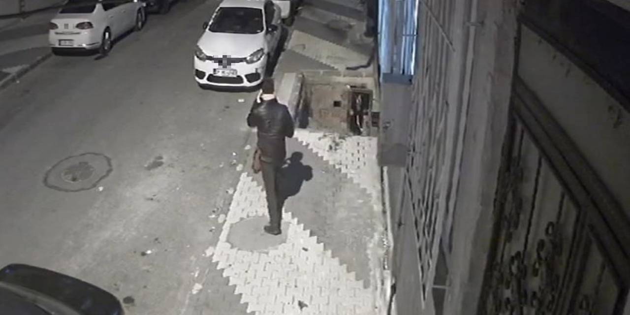 Duvara Çarpıp Çukura Düşen Alkollü Şahsın İlginç Anları Kamerada