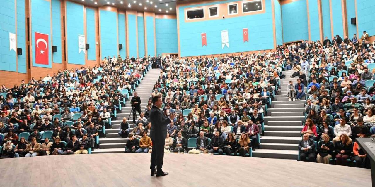 Başkan Yılmaz Üniversiteli Gençlere İlham Kaynağı Oldu