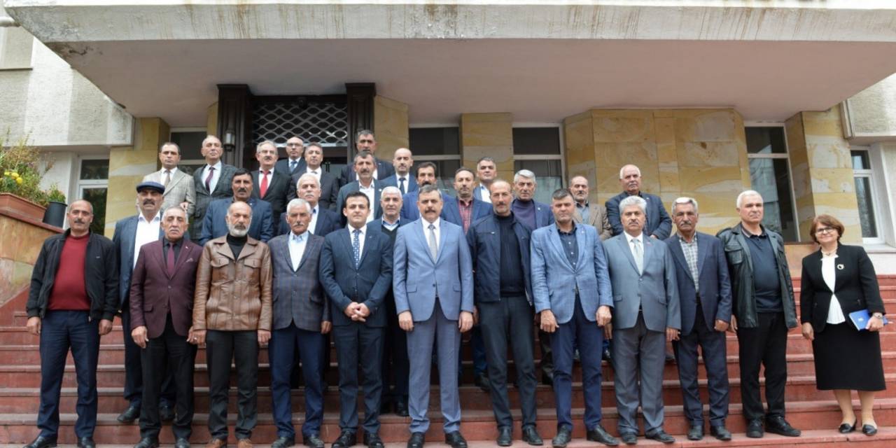 Vali Çiftçi Muhtarla Buluştu