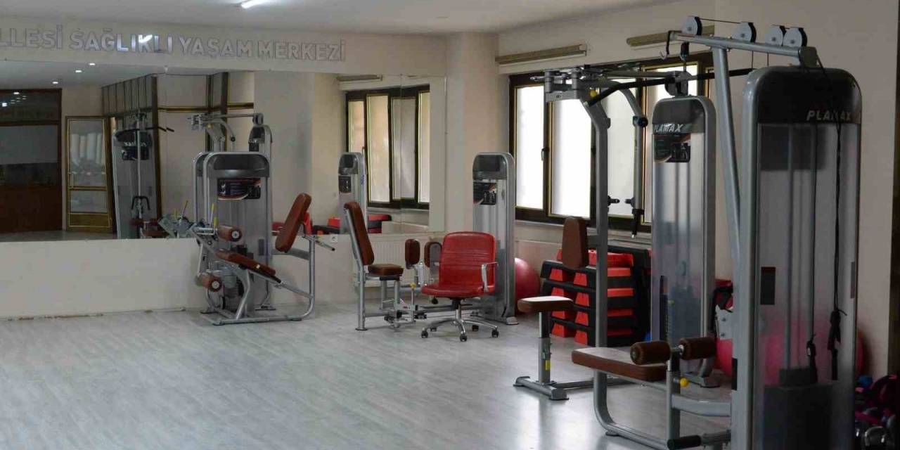 Bozüyük Belediyesi, Spor Salonlarını Halka Açıyor