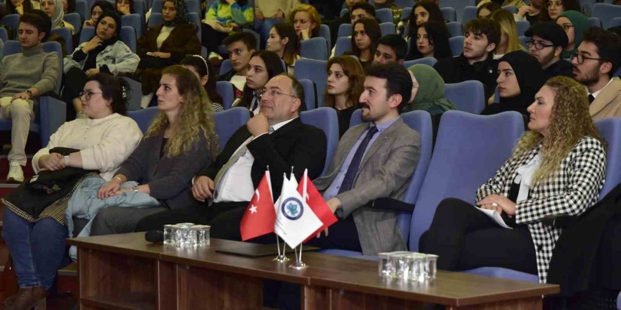 Esogü’de Cumhuriyet Sohbetlerinin İlki Gerçekleştirildi