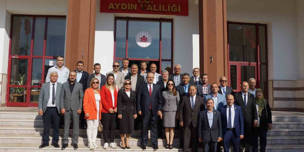 Vali Canbolat Muhtarları Yalnız Bırakmadı