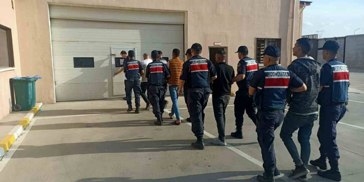 Jandarmadan Göçmen Kaçakçılarına Suçüstü