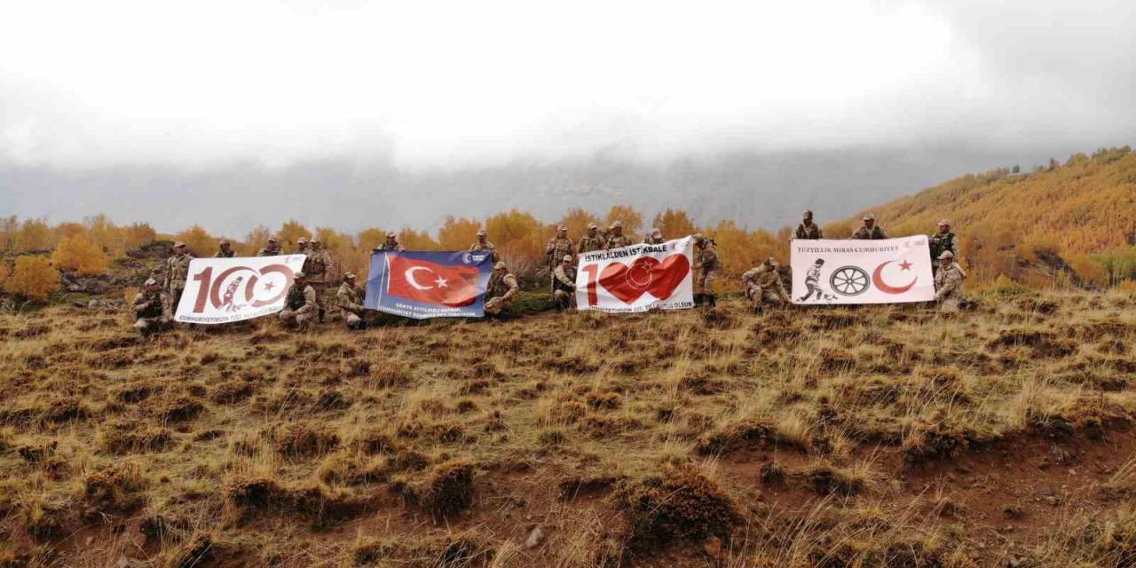 Güvenlik Korucuları Cumhuriyet’in 100. Yılını Nemrut Kalderası’nda Kutladı