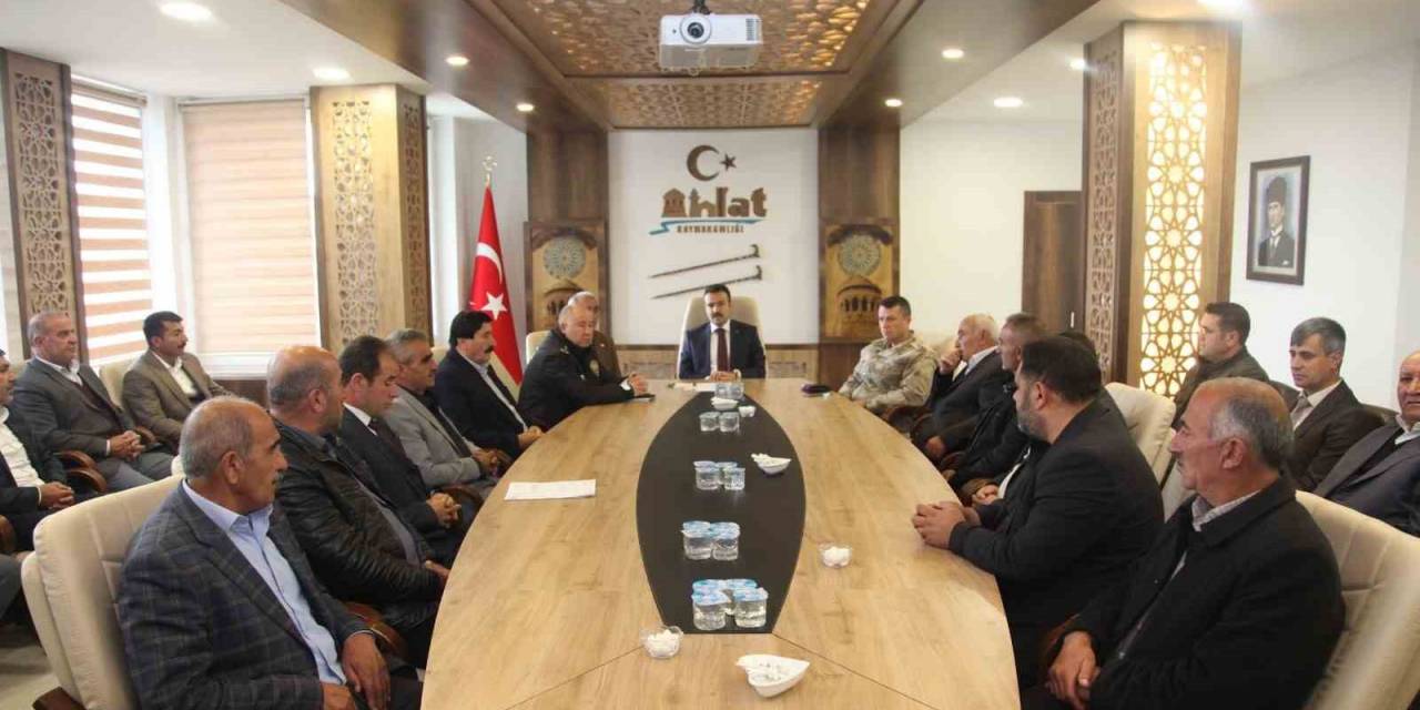Ahlat’ta Muhtarlar Günü Kutlandı