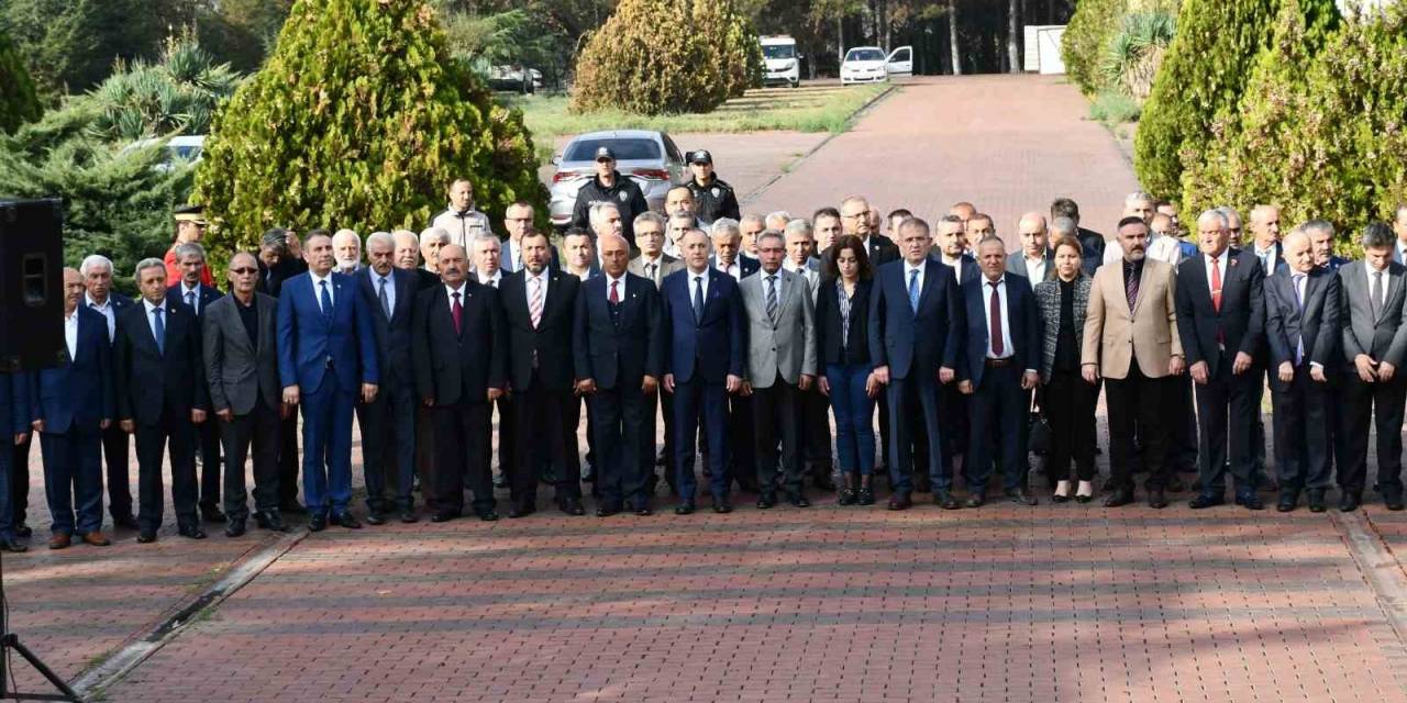 Karabüklü Muhtarlar Çelek Bırakıp Günlerini Kutladılar