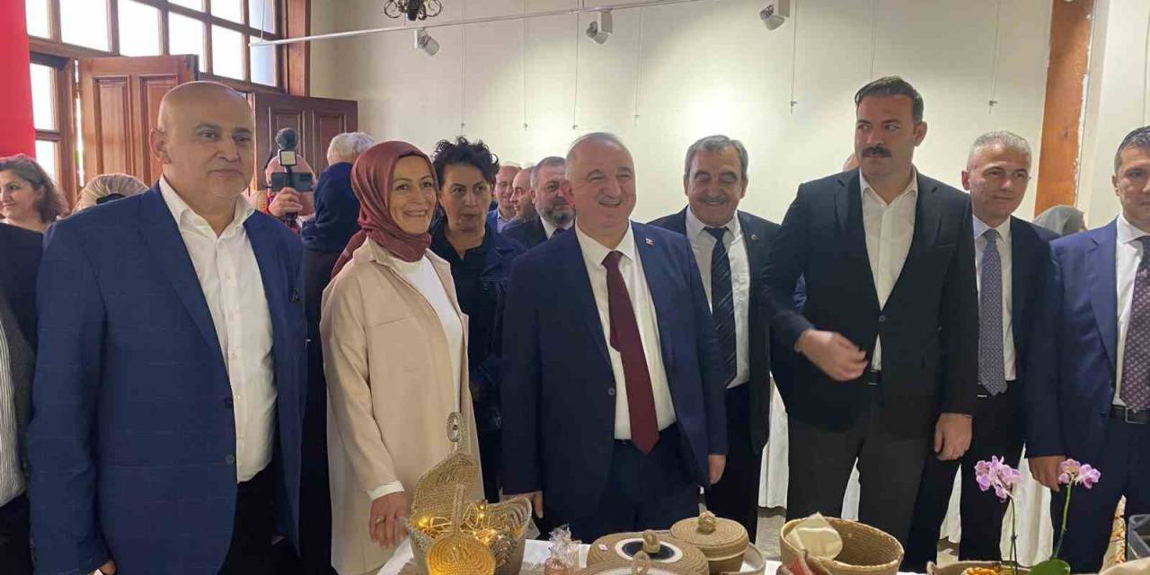 Evinde Hazırladığı Ürünlerle Sergi Açtı