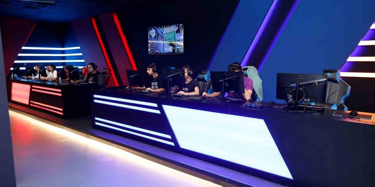 Sultangazi’de Yeni Neslin Büyük İlgi Gösterdiği E-spor’a Büyük Destek