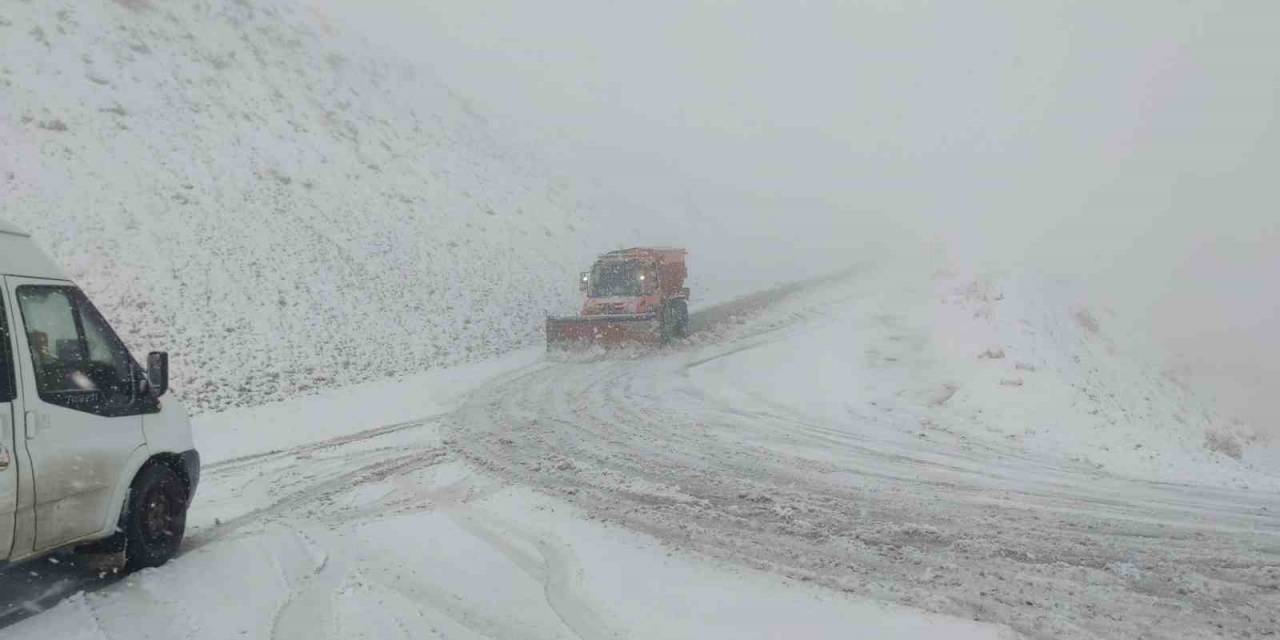 Kara Hazırlıksız Yakalanan Sürücüler Zor Anlar Yaşadı