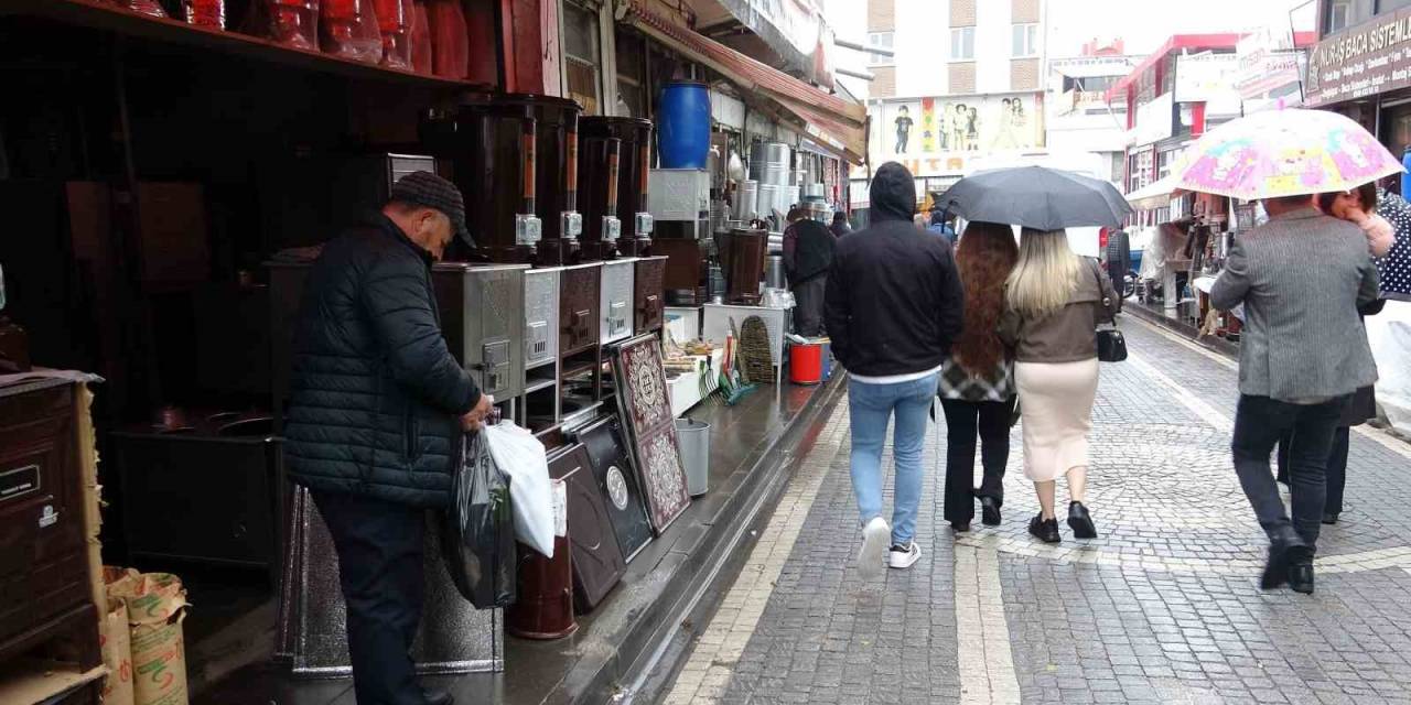 Van’da Havalar Soğudu, Sobacılar Çarşısı Sezonu Açtı