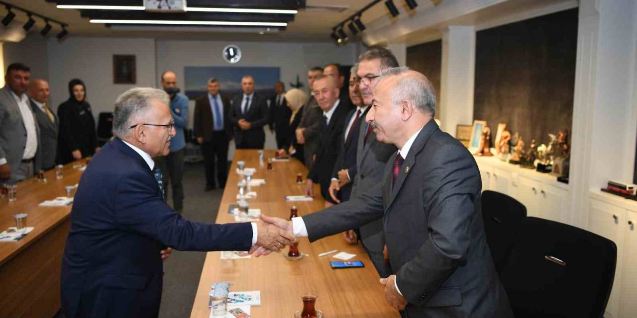 Muhtarlardan Başkan Büyükkılıç’a 19 Ekim Ziyareti