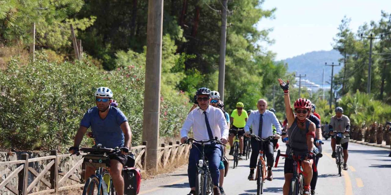 Başkan Oktay 200 Sporcuyla Birlikte Pedal Çevirdi