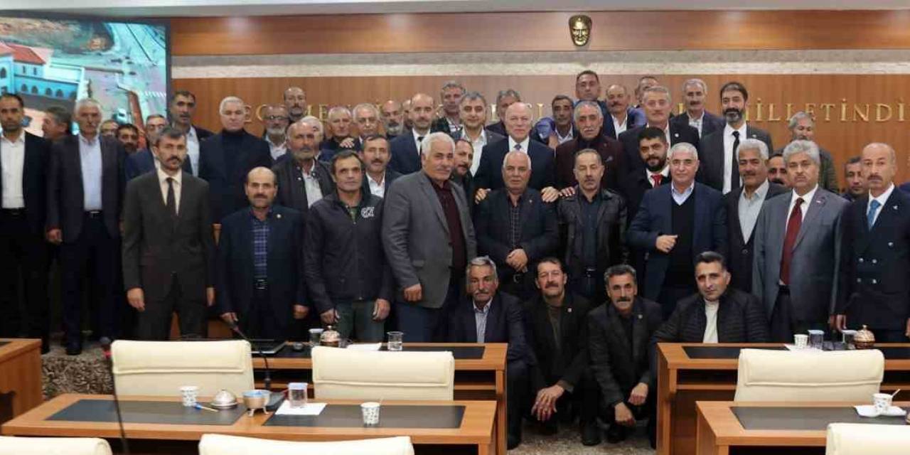 Muhtarlardan Başkan Sekmen’e Hizmet Teşekkürü