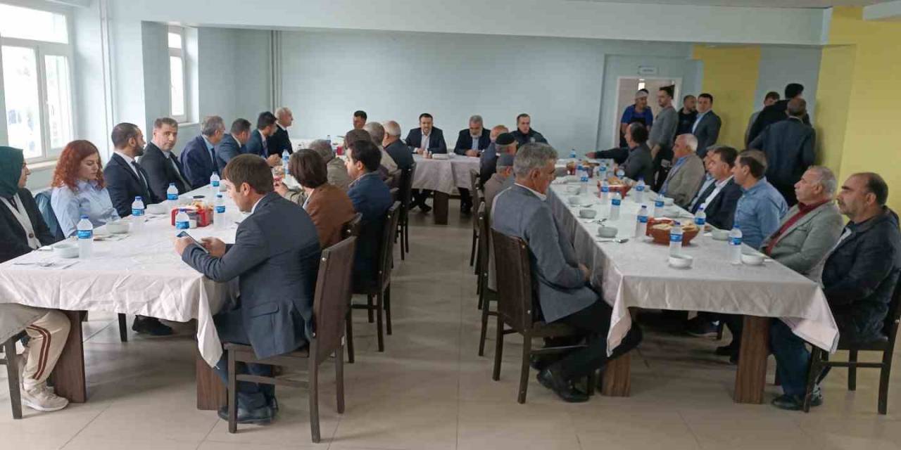 Dicle Kaymakamı Muhtarlarla Buluştu