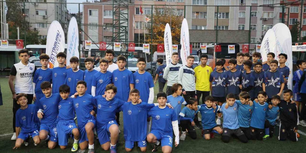 Zeytinburnu’nda Amatör Futbol Kulüplerine Nakit Desteği