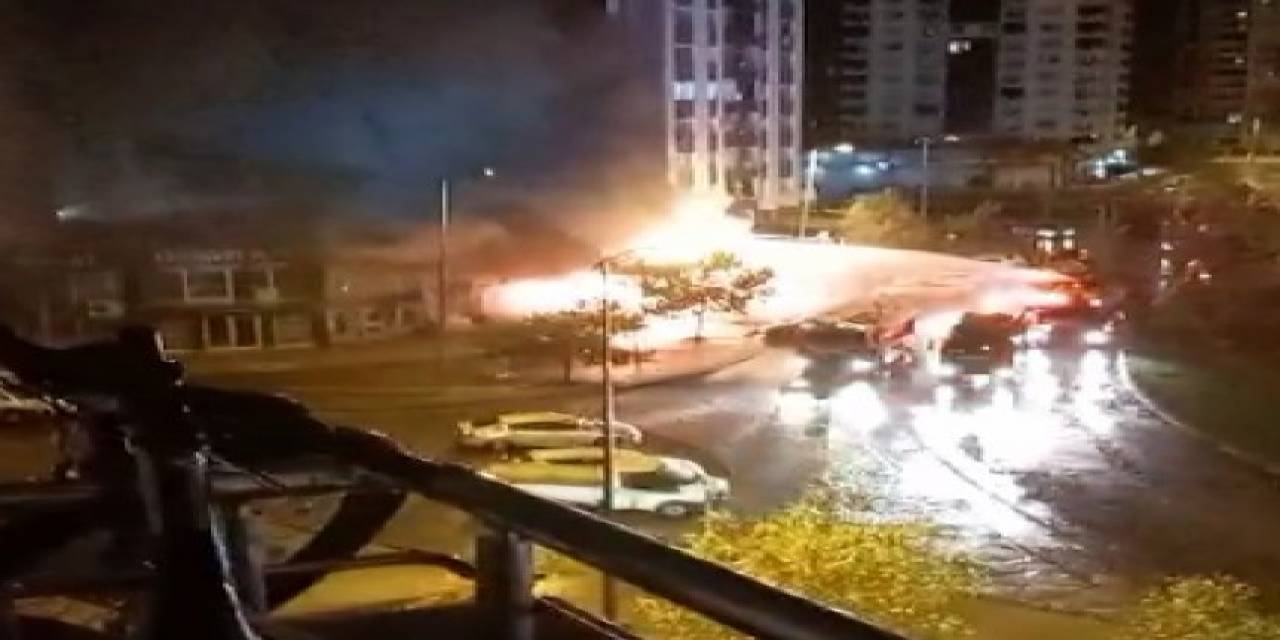 İş Yerinde Çıkan Yangın Korku Ve Paniğe Neden Oldu