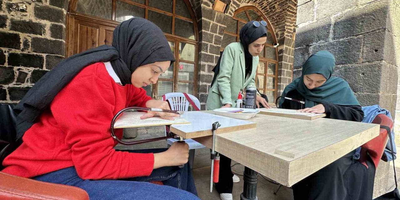 Cumhuriyet’in 100. Yılında Yüz Öğrenci Ve Yüz Resim Çalışması