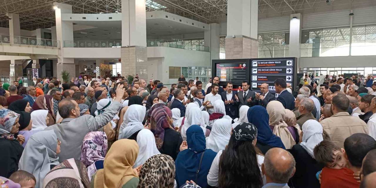 Kutsal Topraklara Gitme Hayali Olan 158 Vatandaş Umreye Uğurlandı