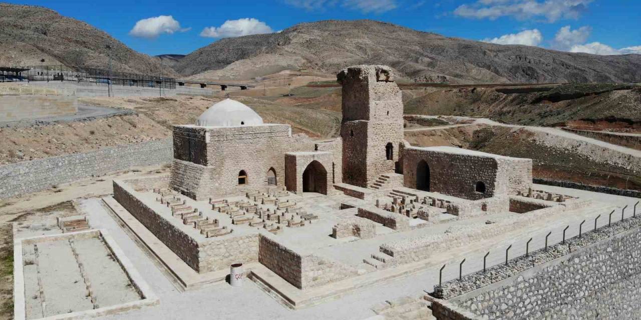 Hasankeyf’te Kaçak Kazı Yapan 3 Şüpheli Yakalandı