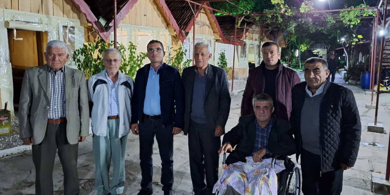 Muhtarlar Günü’nde Mahallesinde Görev Yapmış Eski Muhtarları Bir Araya Getirdi
