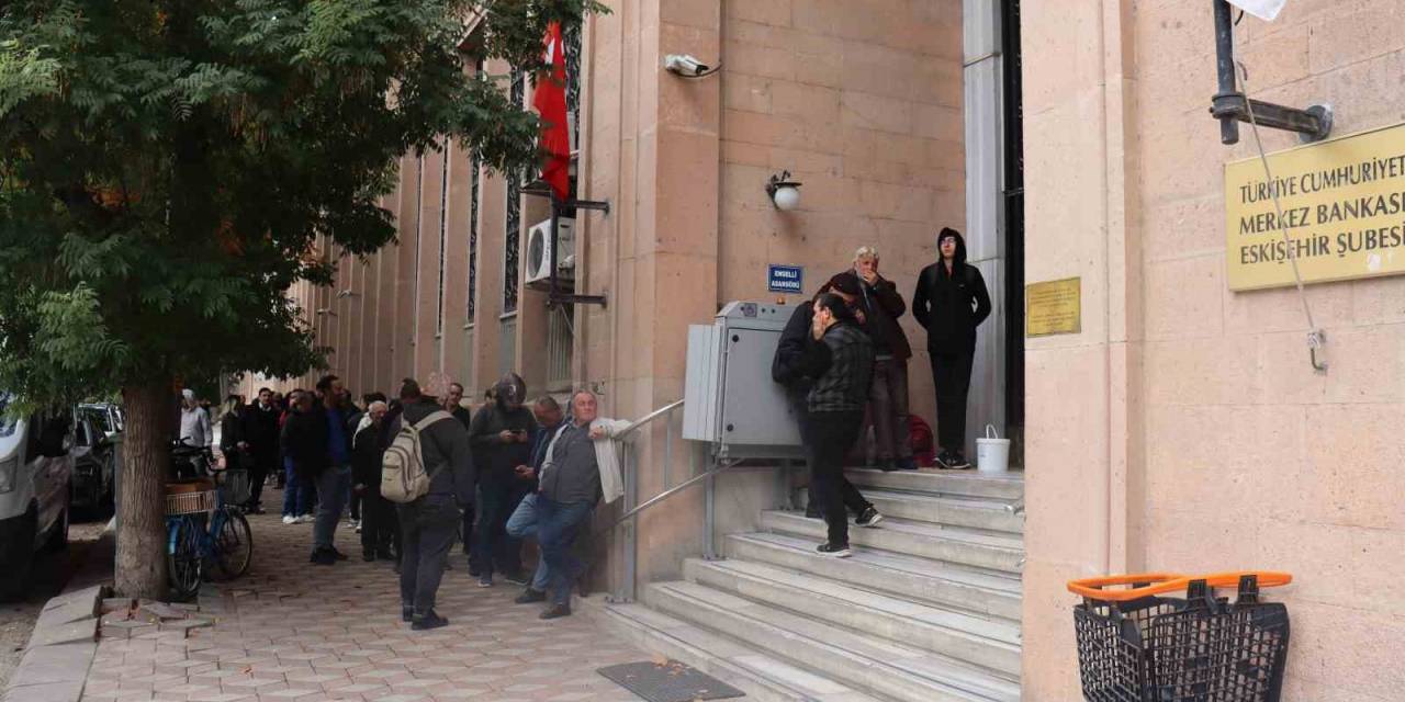 Vatandaşların Madeni Para Kuyruğu