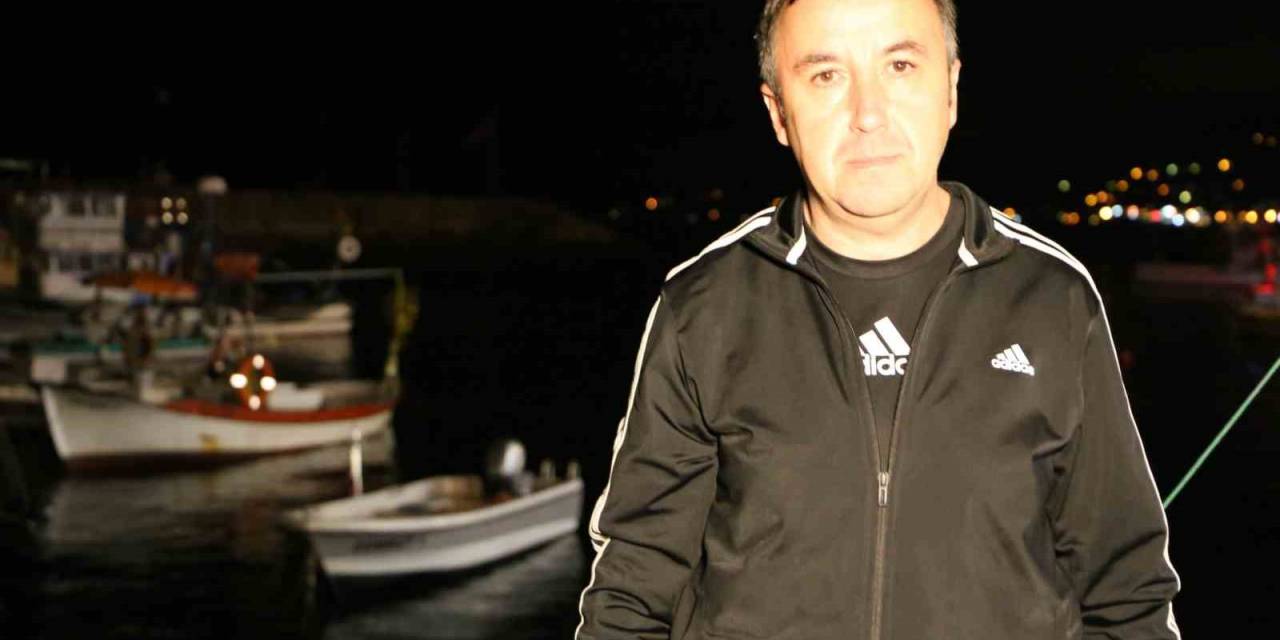 Balıkçılar Denizin Ortasında Bitkin Düşen Ayıyı Kurtardılar