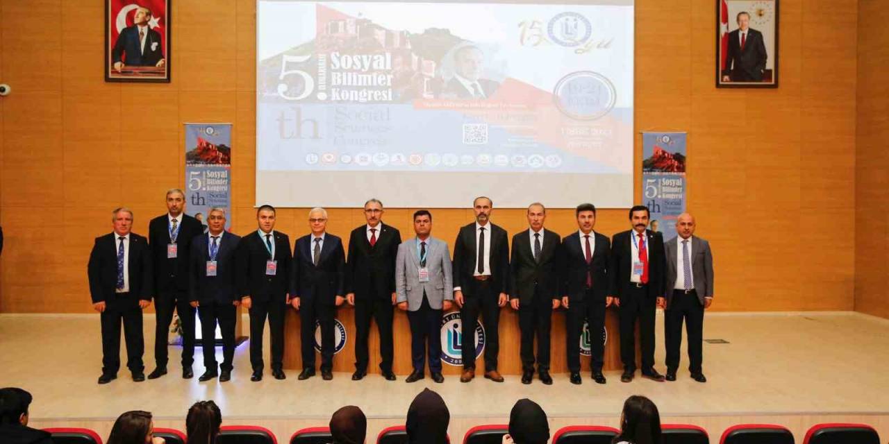 Haydar Aliyev Anısına Düzenlenen 5. Uluslararası Sosyal Bilimler Kongresi Başladı