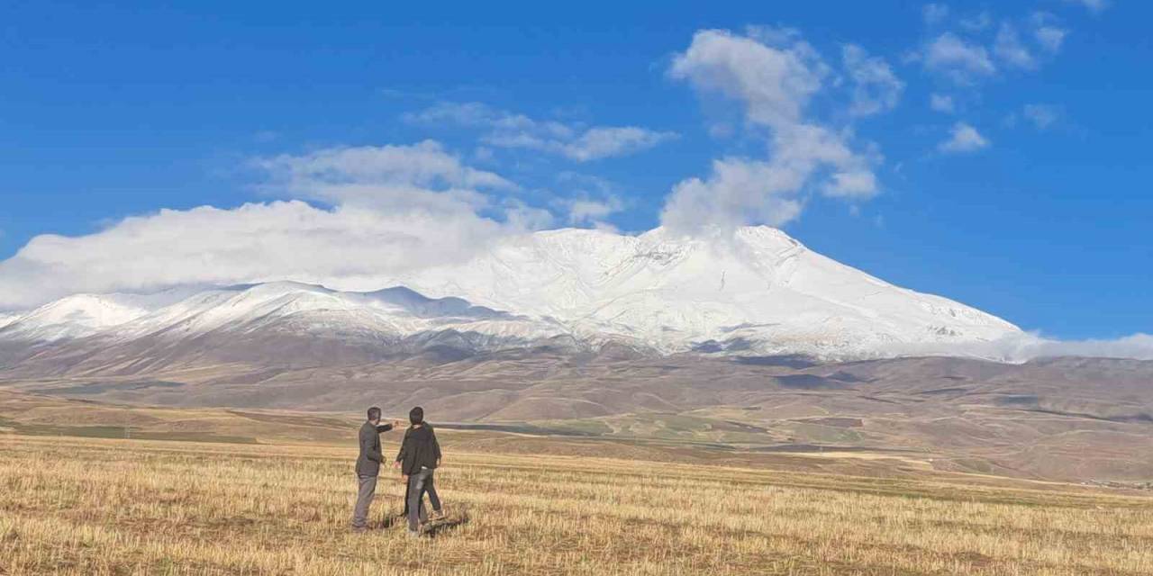 Süphan Dağı Beyaz Gelinliğini Giydi