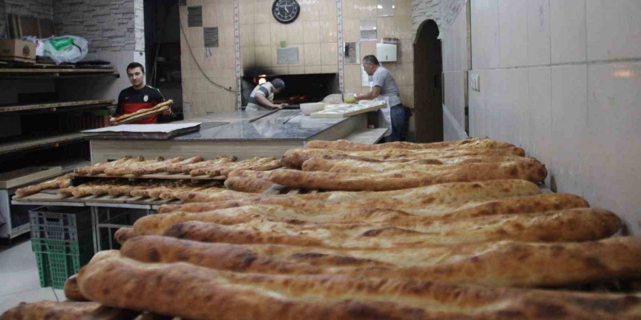 Kayserili Fırıncı ’ulusal Yas’ Nedeniyle Ekmeği 5 Tl’ye Düşürdü