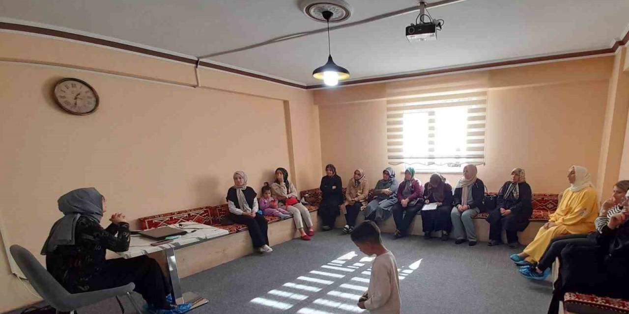 Kadınlara Küçük İnsanların Büyük Hakları’ Anlatıldı